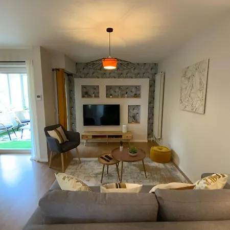 Aesthetics - 2 Bedrooms And Secure Parking! *