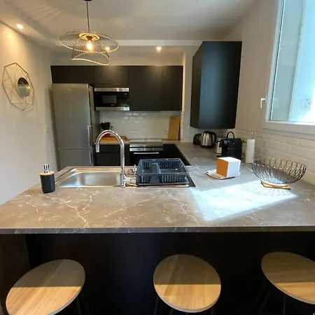 Aesthetics - 2 Bedrooms And Secure Parking! Prázdninový dům