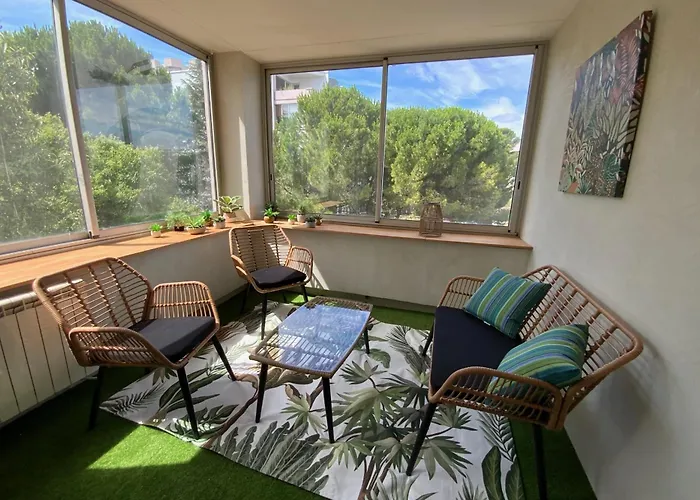 Aesthetics - 2 Bedrooms And Secure Parking! *